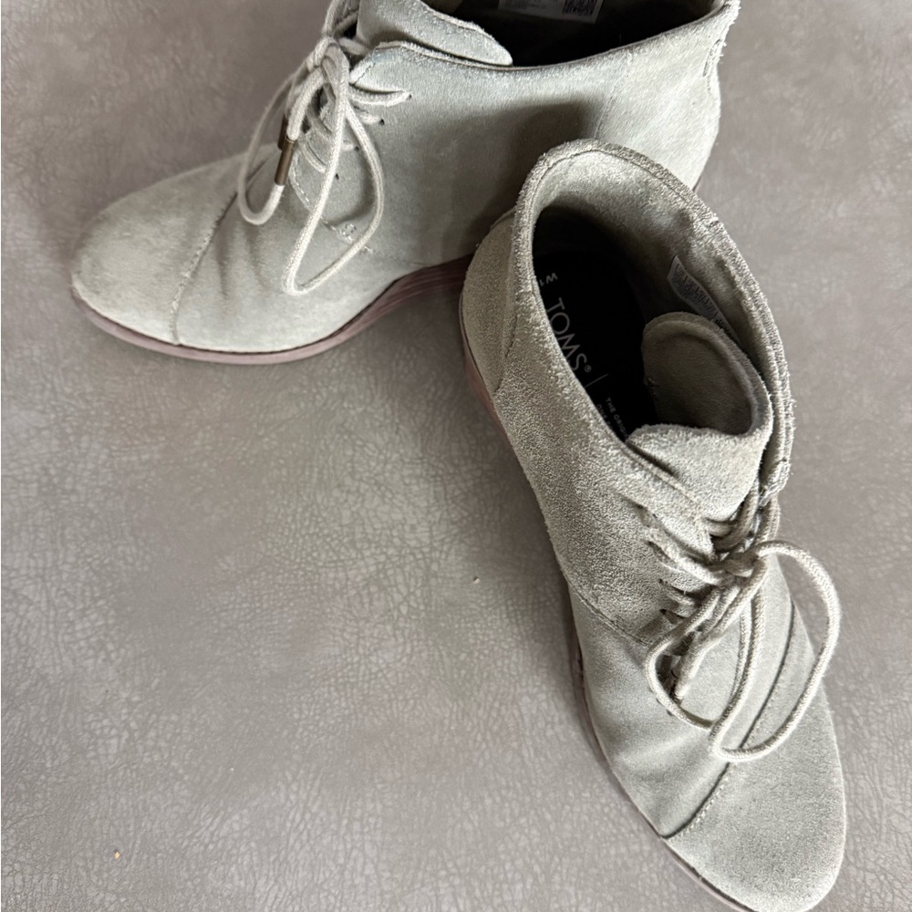 TOMS Women's Light Grayish Green Suede Wedge Booties